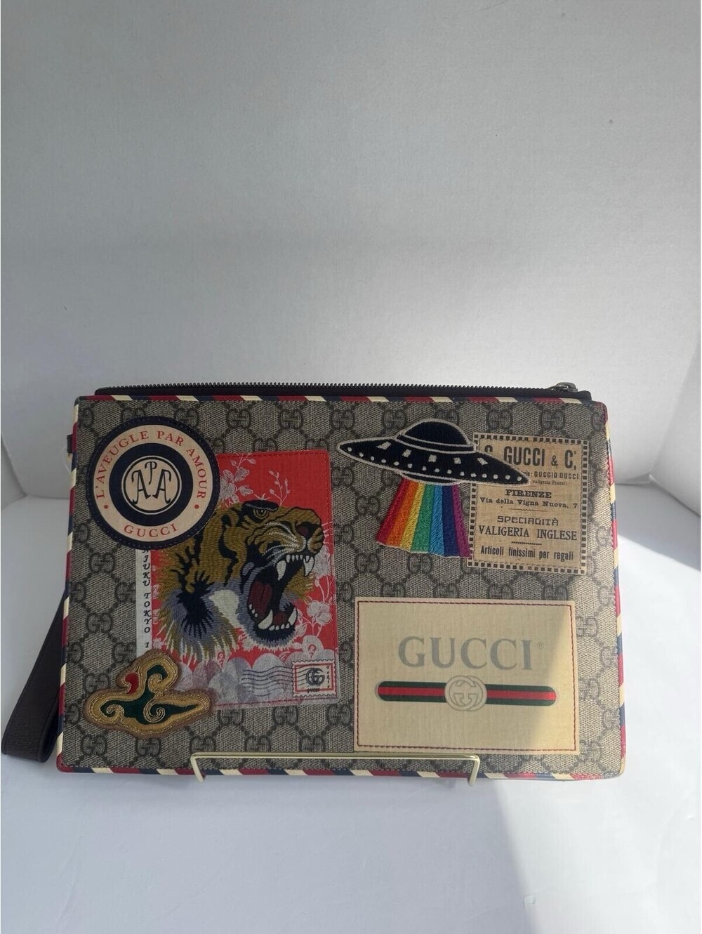 Gucci Courrier GG Supreme Pouch -Authentic Designer Travel-Themed Accessory